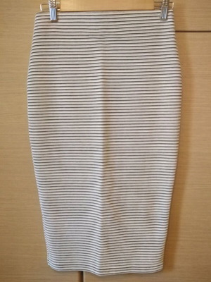 Pencil skirt like new, knee-length with back slit