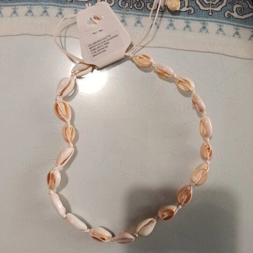 Summer necklace with shells new, beige