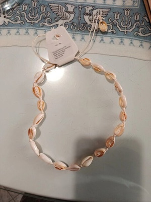 Summer necklace with shells new, beige