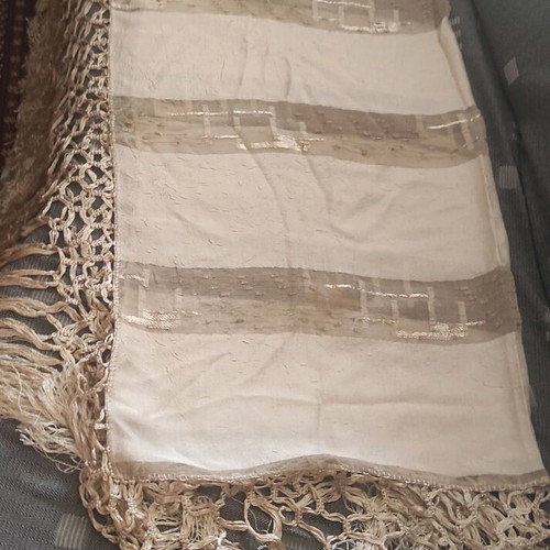 Set of table runners with fringes like new (1 large square, 1 runner, 2 small squares)