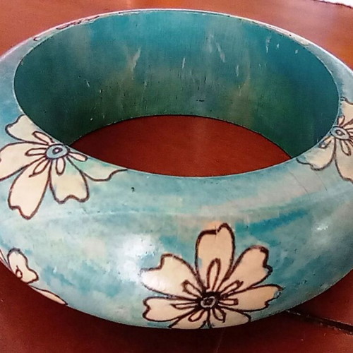 Handmade wooden turquoise bracelet with flowers, diameter 6.2 cm