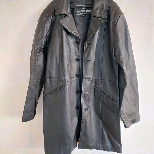 Men's leather coat Leather Man black like new, size 54