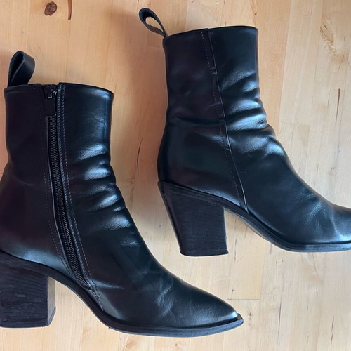 Black leather Vavoulas boots used, size 36