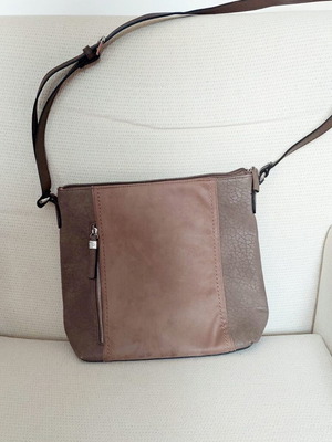 Carpisa women's bag like new, puce color, medium size