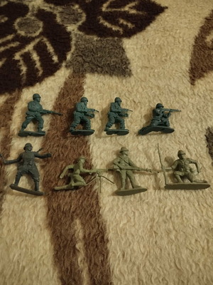 Toy soldiers used with minor wear, all together
