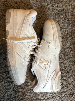New Balance 550 athletic shoes like new, size 45.5, white