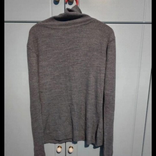 Blouse like new, gray, size M
