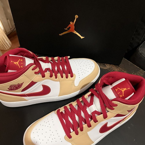 Air Jordan 1 Mid White Onyx/White/Cardinal Red/Light Curry new EU 44.5