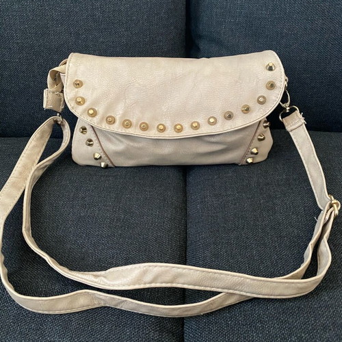 Beige shoulder bag like new with gold studs