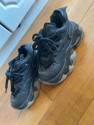 Athletic shoes used with thick sole and laces black with gray