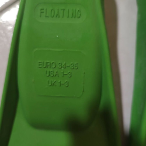 Fins size 34-35 green like new