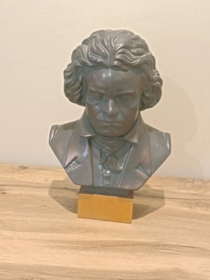 Beethoven Ludwig van bust used, heavy 29x20 cm with sculptor's engraved name