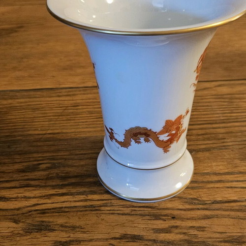 Meissen vase like new with dragon design