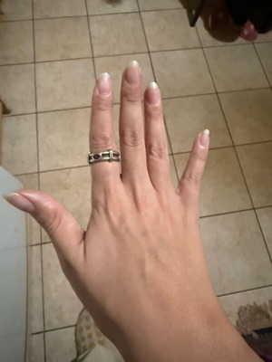 Asimohryso ring with ruby like new