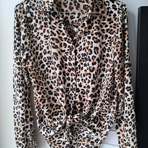 Shirt small leopard like new