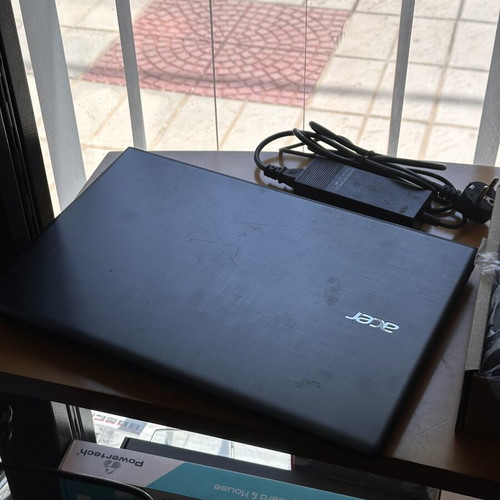 Acer laptop with i3 6006U, 8GB RAM, GTX 940MX 2GB, no battery