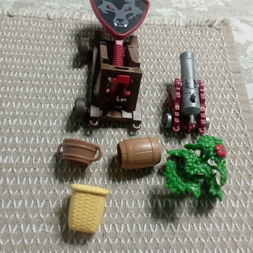 Playmobil catapult, cannon and accessories used, missing 2 wheels
