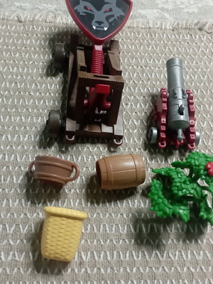 Playmobil καταπέλτης, κανόνι και αξεσουάρ μεταχειρισμένα, λείπουν 2 ρόδες
