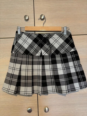 Plaid skirt like new, size small/extra small