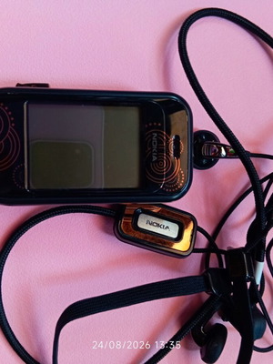 Nokia 7373 flip phone L'Amour Collection with original headphones