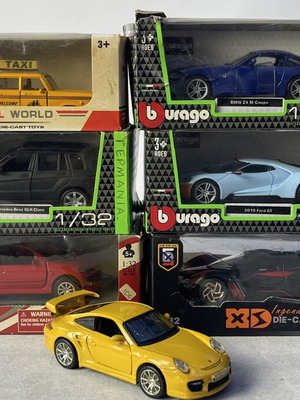 1:32 Diecast Model Car Collection used, Bburago BMW Z4, Ford GT, Mercedes GLK, Porsche
