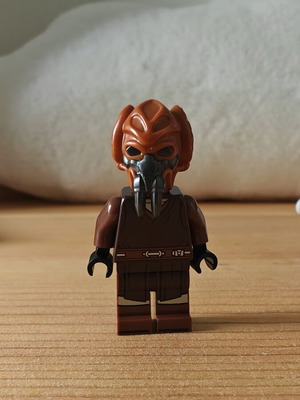 Plo Koon Lego minifigure sw1414, dark brown robe, tan shirt