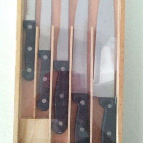 Set of 5 knives in wooden case new