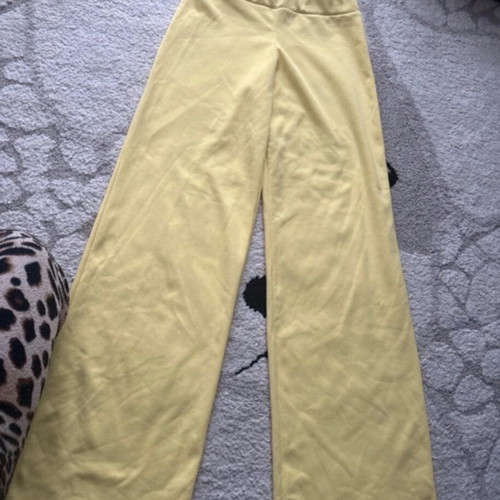 Yellow bell-bottom pants like new, size S