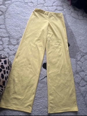 Yellow bell-bottom pants like new, size S