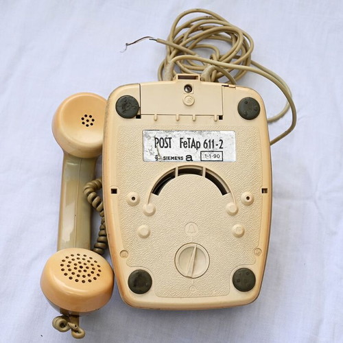 Siemens-FeTAp 611-2 tabletop telephone used, 1970s vintage