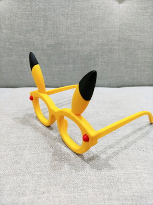 Pikatchu glasses like new, toy