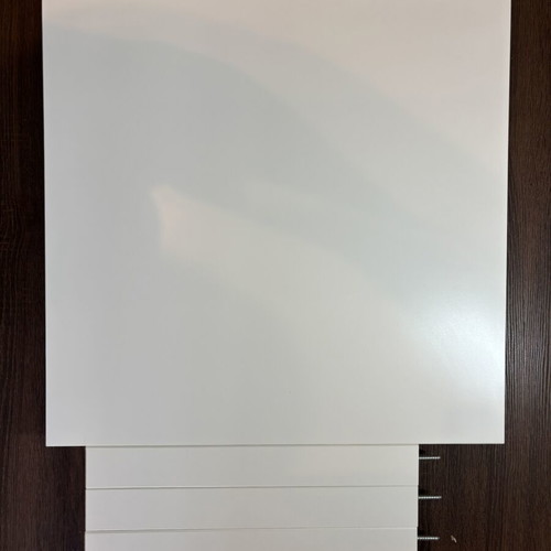 White table like new, 55x55x45 cm