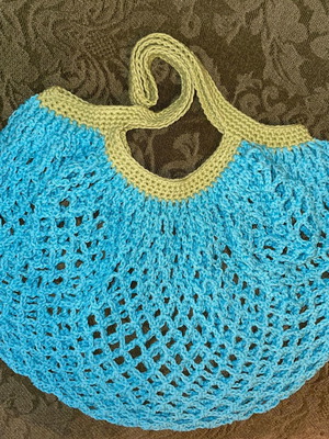 Handmade mesh market bag blue with green handles, made of cotton