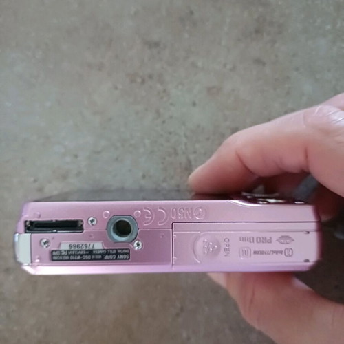 Sony Cyber-shot DSC-S500 camera like new