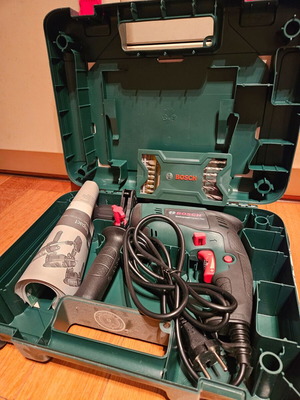 Κρουστικό Δράπανο Bosch Universal Impact 700W σαν καινούργιο