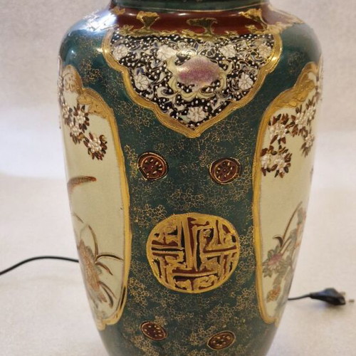 Vintage porcelain table lamp with oriental decoration, like new