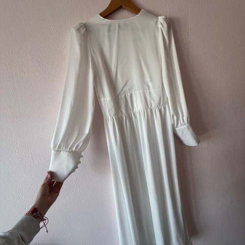 Midi dress white romantic with buttons and puff sleeves like new