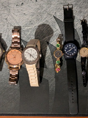 Σετ 8 ρολόγια χειρός μεταχειρισμένα Quartz Timex Peril Q&Q