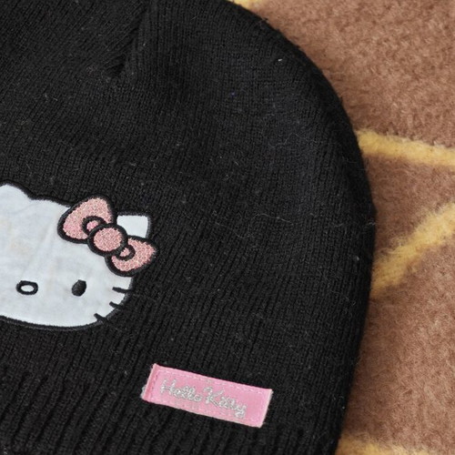 Hello Kitty hat and scarf set, black knit
