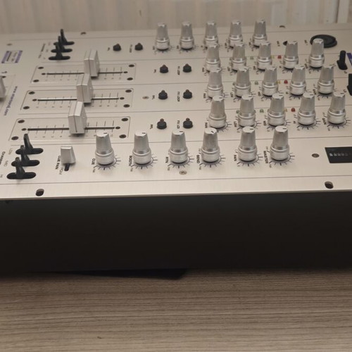 Stanton SMX-401 Professional 3-Channel DJ Mixer nearly new, boxed