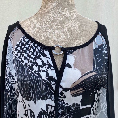 Dina blouse with unique design like new, black XXL