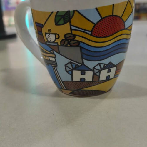 Coffee mug like new with colorful design