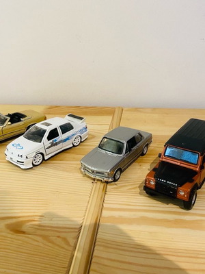 Μεταλλικά αυτοκινητάκια μινιατούρες 1:32, μεταχειρισμένα, 2 τεμάχια