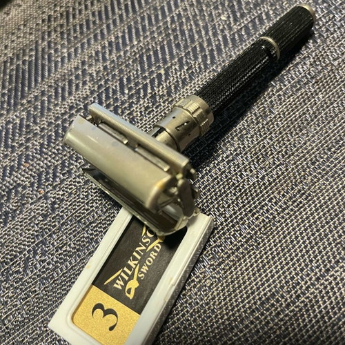 Gillette Super Adjustable Black Beauty used safety razor (1969 O-2)
