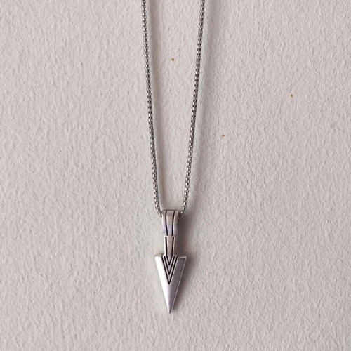 Men's Necklace with Arrowhead Pendant like new, silver