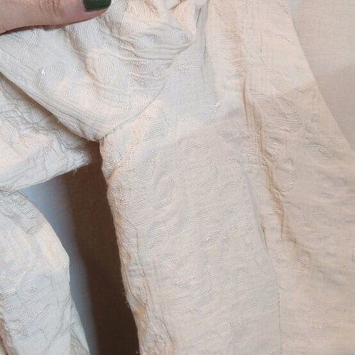 Zara cream blouse like new with floral patterns, fitted waist
