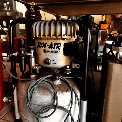 Vacwax Mario Di Maio wax injection system with Jun-Air Compressor 6-X used