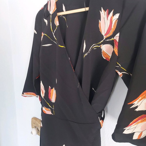 Zara women's wrap blouse new, size XS, black