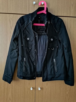 Attrattivo biker μπουφάν, cargo παντελόνι, σακάκι και πουκάμισο μεταχειρισμένα