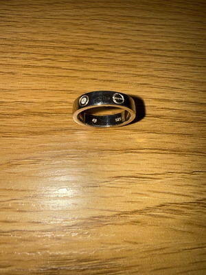 Silver ring with moissanite stones 18.2 mm like new